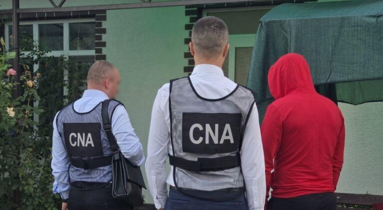 3500 de euro pentru un permis de conducere: Un bărbat din Cahul, reținut de CNA