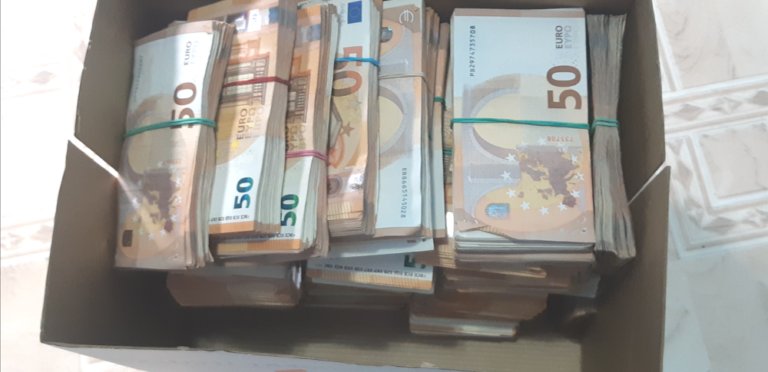 Tentativă de contrabandă, deconspirată: Aproape 13 milioane de lei, confiscați în folosul statului